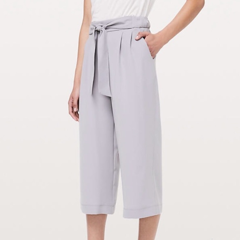 Lululemon Crop Noir Pants Size 6 EUC